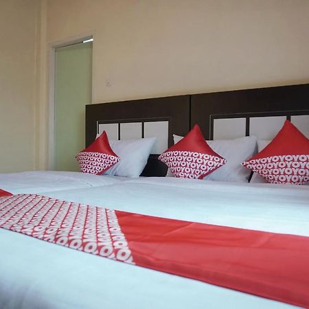 Oyo 1394 Rumaisa Homestay Syariah Pekanbaru Exterior photo