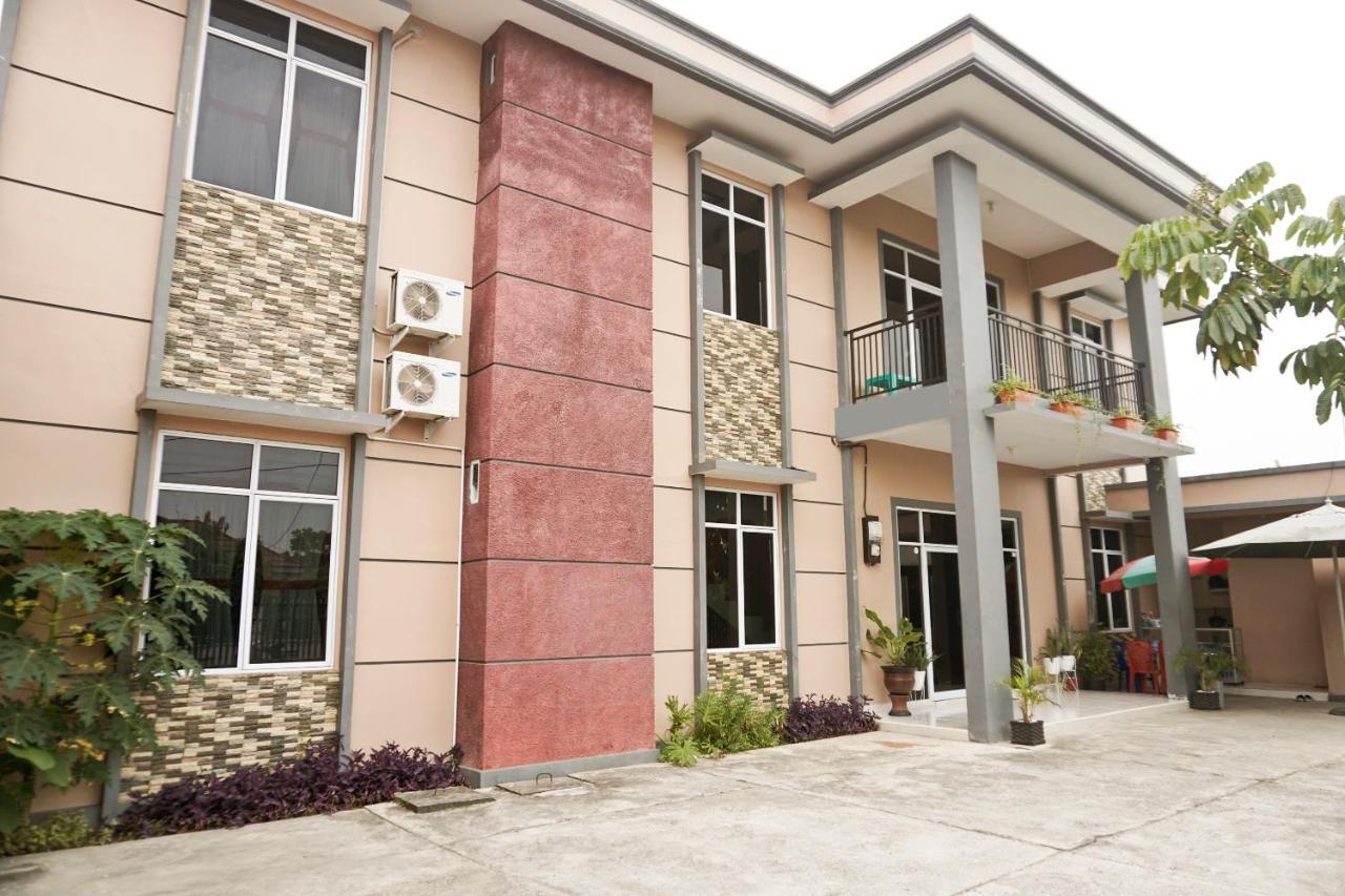 Oyo 1394 Rumaisa Homestay Syariah Pekanbaru Exterior photo